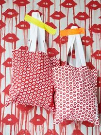 Donald Robertson X Westwing Collection Designer Tragetasche Alexis Mit Unterschiedlicher Vorder- Und Rückseite 5 Donald Robertson X Westwing Collection Designer Tragetasche Alexis Mit Unterschiedlicher Vorder- Und Rückseite – Bild 3